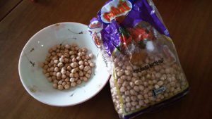 トルコは乾燥したひよこ豆が袋詰めで売られている。これで200円程度。安くて栄養価もバッチリの庶民の味方。